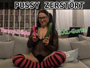 PUSSY ZERSTÖRT XXL Gurke Teeny Dildo mit EmmaSecret