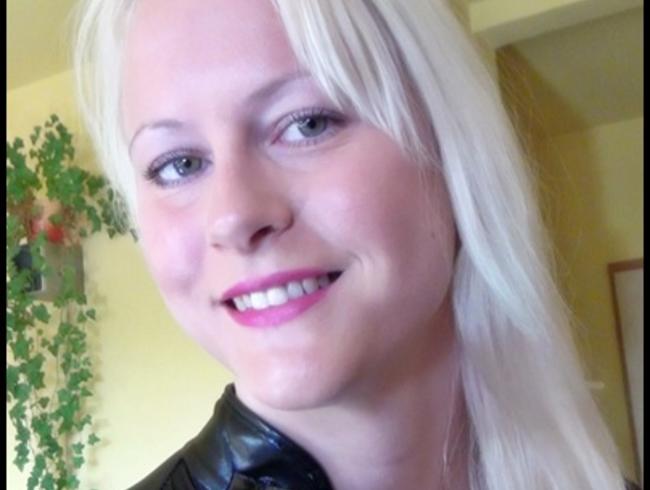 19J. Jungschwanz von Lacklady entjungfert !!!