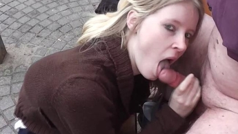 Blowjob mit Gesichtsbesamung