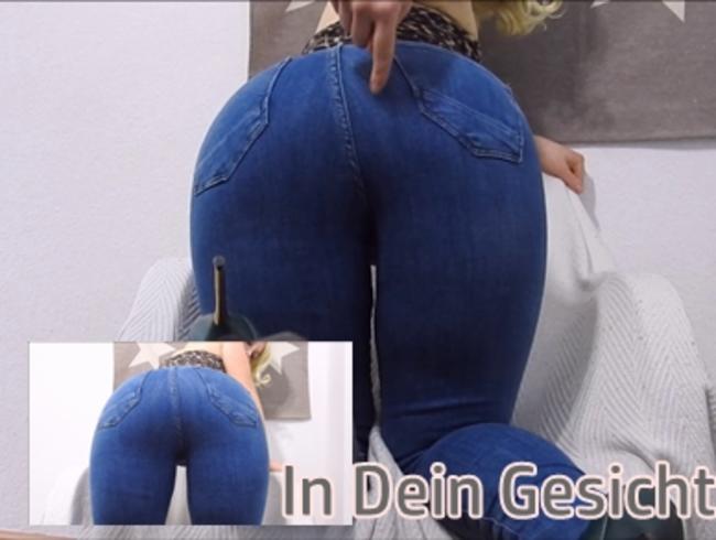 Jeansarsch in dein Gesicht