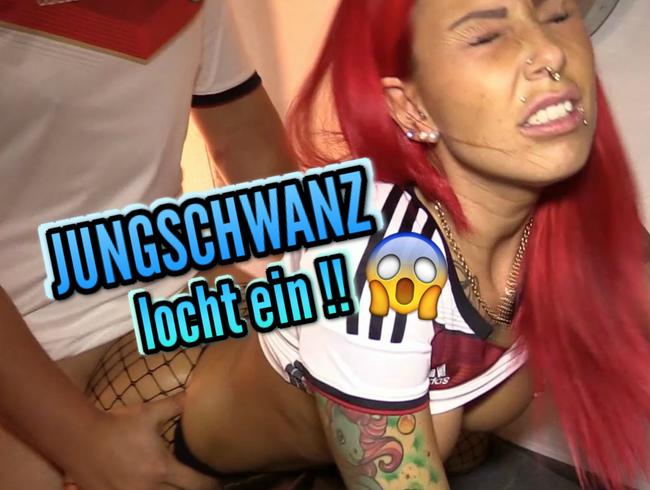 Jungschwanz stopft Fotze ! USER DATE !!