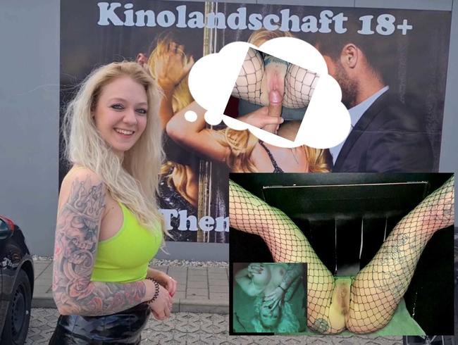 Kostenlose AO-Fickmatratze! Im Pornokino in der Fickbox besamt!