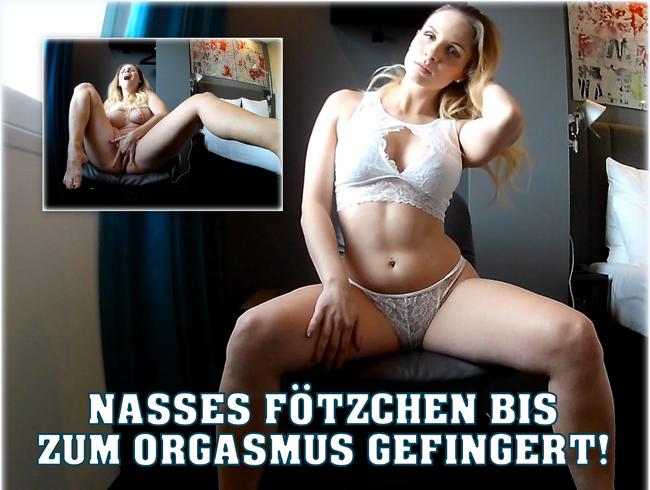 Nasses Fötzchen bis zum Orgasmus gefingert!