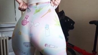 Prallarsch Leggings Fick***Stehst du auch so auf dicke Ärsche???