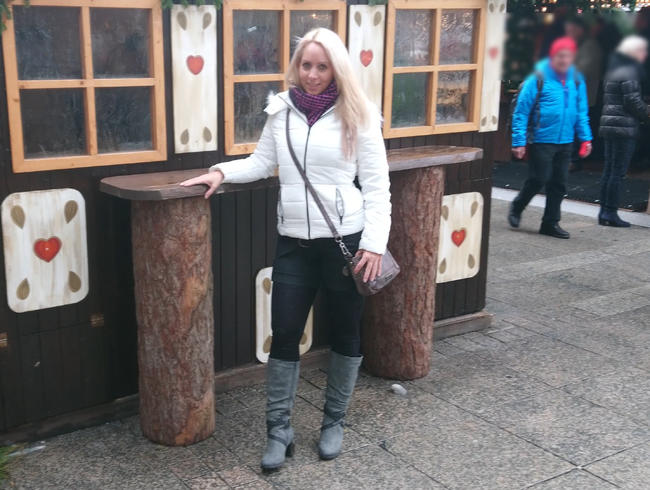 Public-Fick Mitten auf dem Weihnachtsmarkt