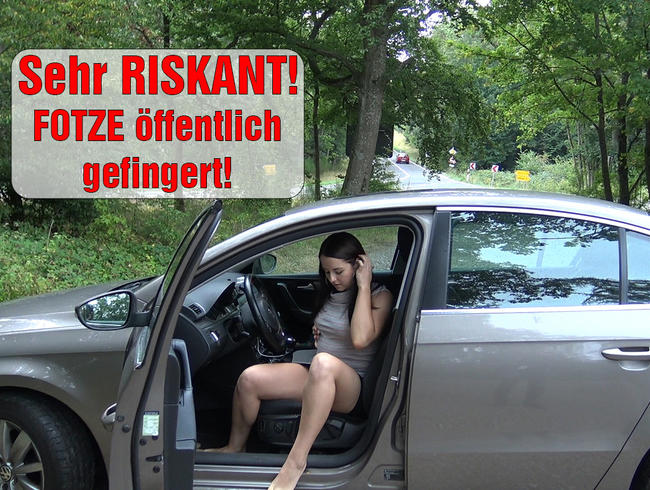 Sehr RISKANT! FOTZE öffentlich gefingert!