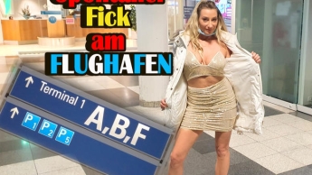 Spontaner Squirt FICK mitten im FLUGHAFEN !!