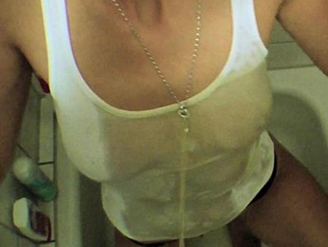 Piss-Dusche I Wet-Shirt