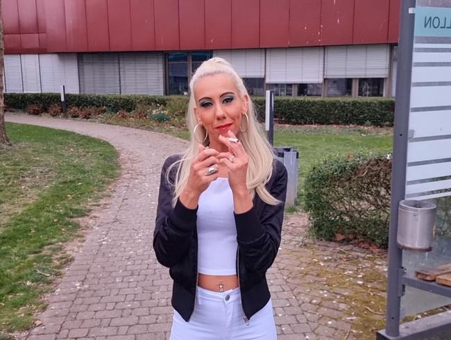 Smoking Blowjob, spritz mir dein Sperma in den Mund !