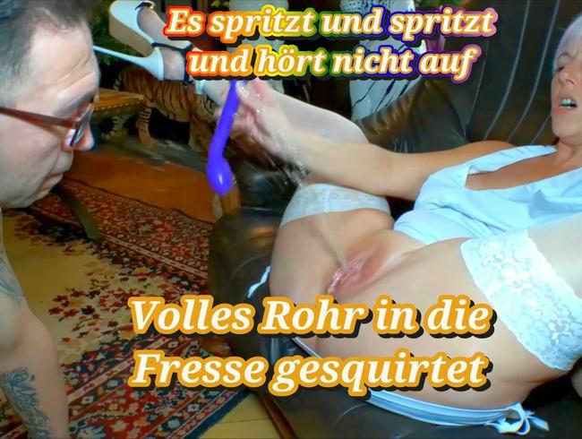 Volles Rohr in die Fresse gesquirtet