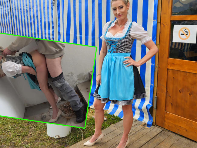 Volksfest ohne Slip! Die Perverse 3 LOCH DORF SCHLAMPE!