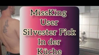 User Silvester Fick In der Küche