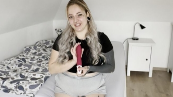 Erster Orgasmus mit Dildo