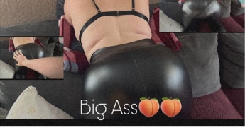 Sexy Lady shaket ihren BIG ASS ???????? in leder leggins