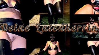 Deine Latexherrin im Pool! Genieße den göttlichen Körper deiner Herrin! Latex! Domina! Herrin!