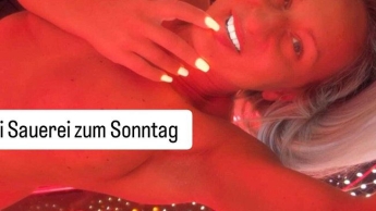 Öffentliches Solarium Sauerei zum Sonntag !!!! NACKT UND UNGESCHMINKT