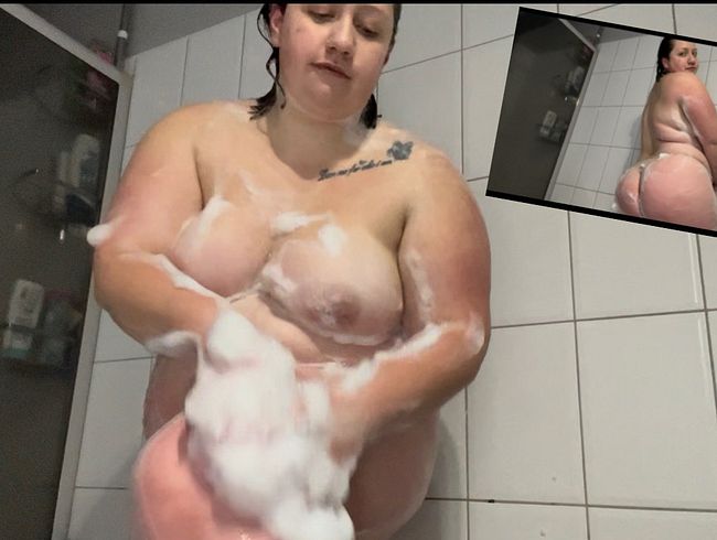 Sweety unter der dusche wieso hast du mich nicht eingeseift ?