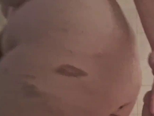 Nahaufnahme von meinem Hintern während ich einen Dildo reite.