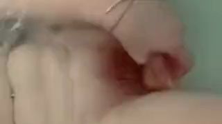 Ich besorge es mir in der Badewanne nach einem entspannten Wein Abend mit meinen Mädels ?