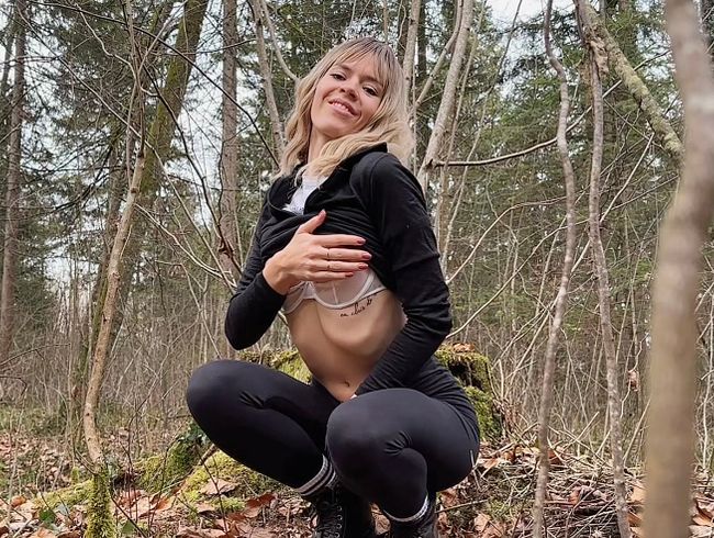 Wurde ich gesehen!? MUTPROBE! Im Wald meine P*ssy präsentiert…