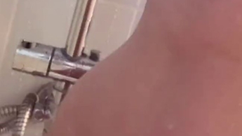 Ein kleiner Clip aus der Dusche !!